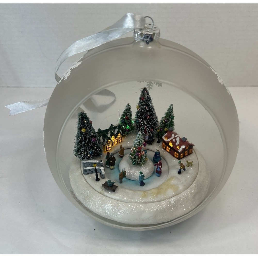 Mr. Christmas Jumbo Ornament White Village Skaters Animated Music 2007 Read